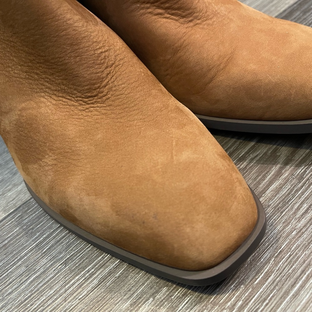 Vionic Tenley Bootie Size 6.5

Worn a couple of times in good condition no box - Picture 3 of 5